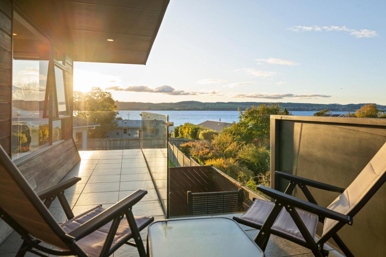 Taupo Escape - Rainbow Point Holiday Home エクステリア 写真