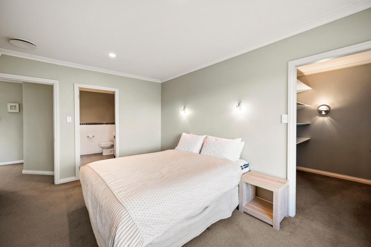 Taupo Escape - Rainbow Point Holiday Home エクステリア 写真