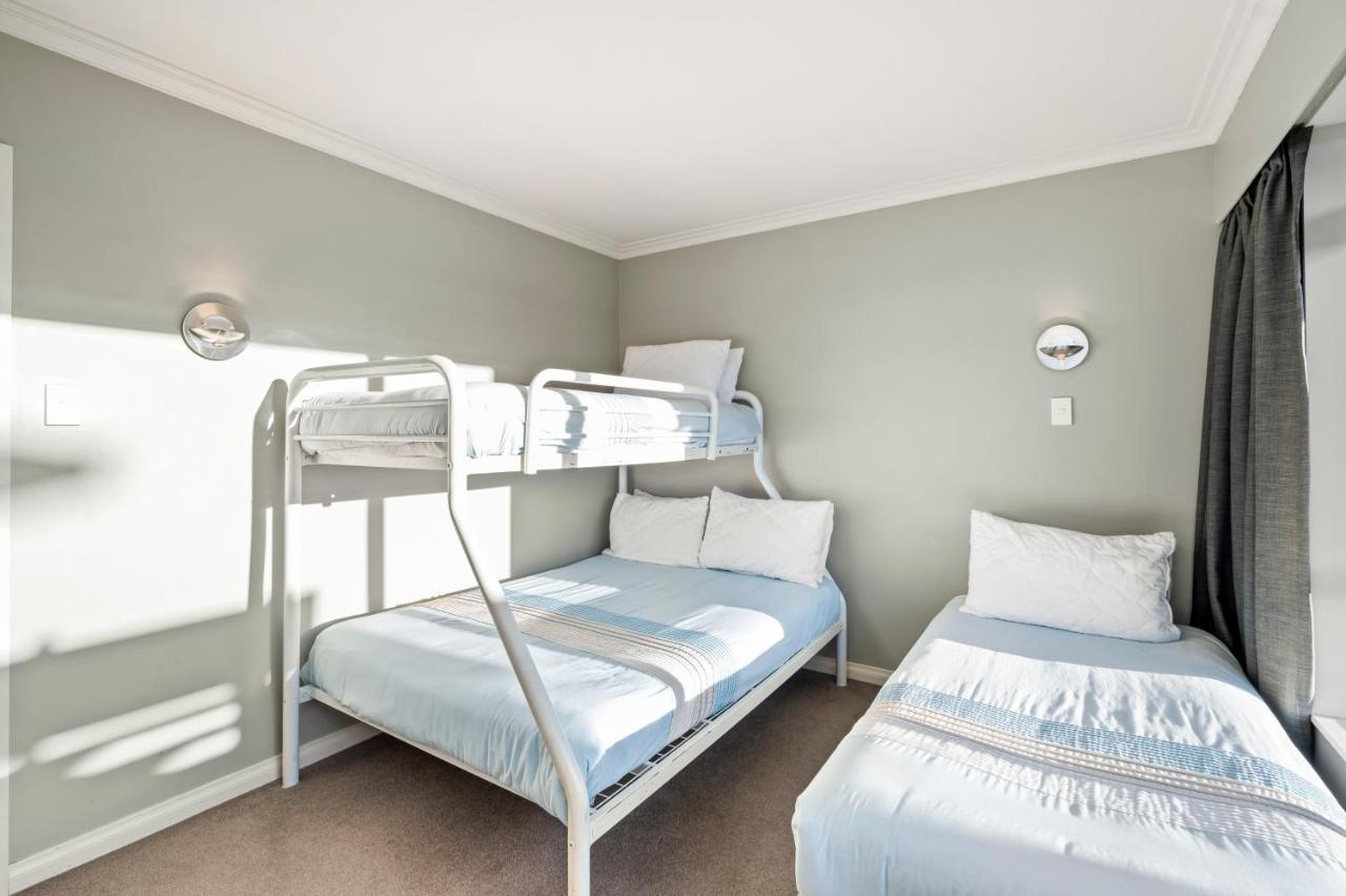 Taupo Escape - Rainbow Point Holiday Home エクステリア 写真