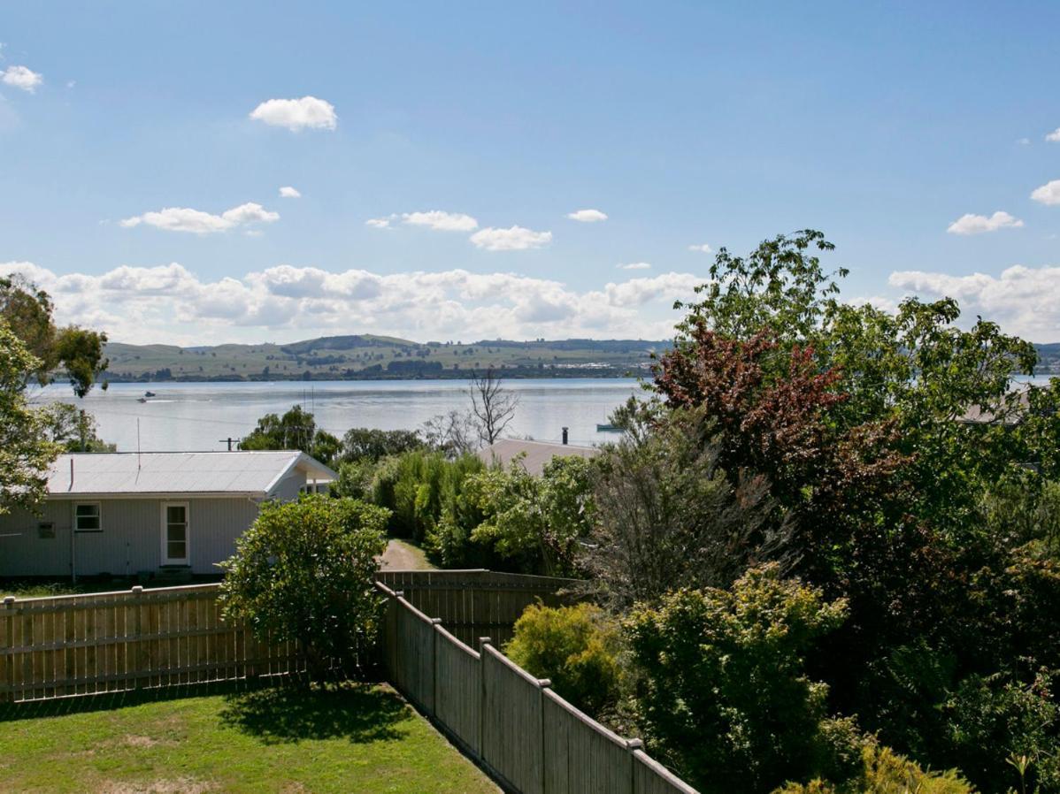 Taupo Escape - Rainbow Point Holiday Home エクステリア 写真