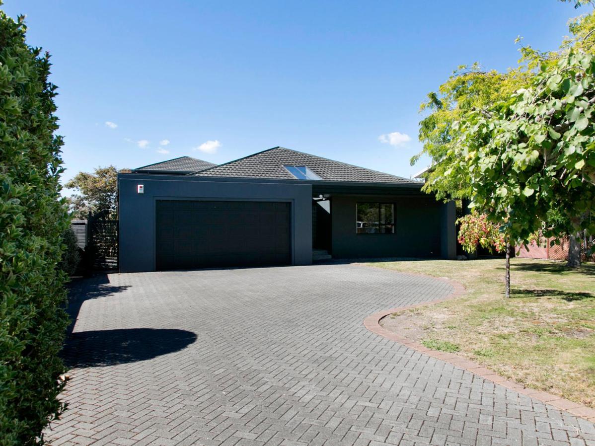 Taupo Escape - Rainbow Point Holiday Home エクステリア 写真