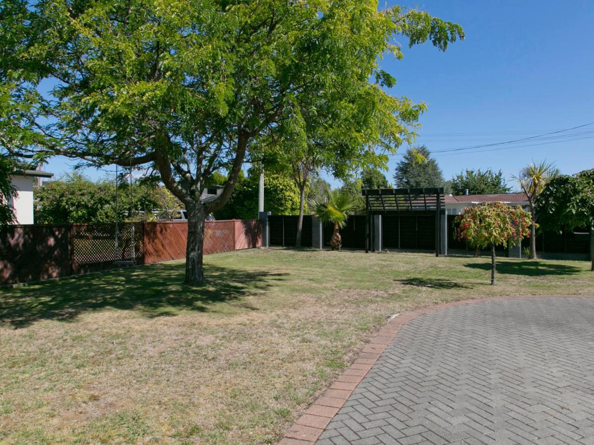 Taupo Escape - Rainbow Point Holiday Home エクステリア 写真